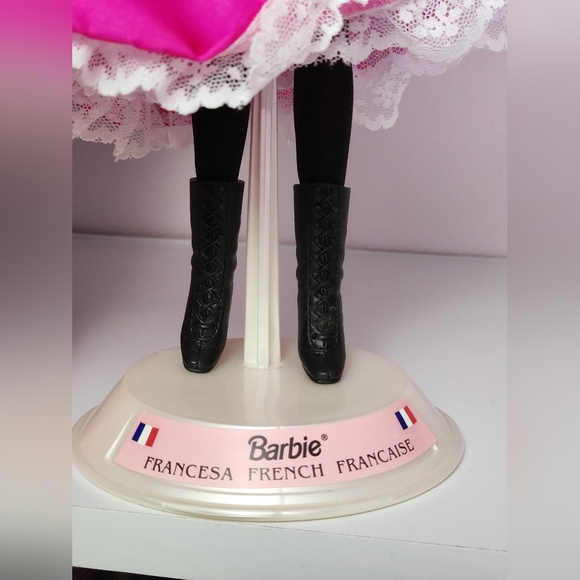 French Barbie Dolls Of The World - Picture 3 of 4